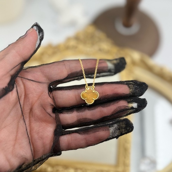 Lucky Alhambra Clover Pendant Necklace Gold & Tiger’s Eye with logo and box - Picture 5 of 11